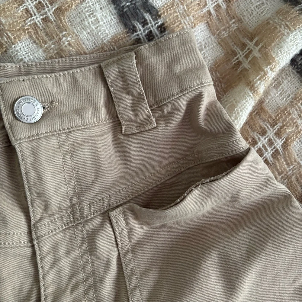 H&M High-Waisted Cargo Shorts - Picture 8 of 8